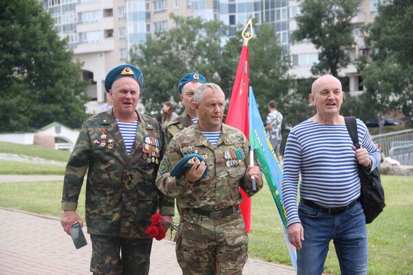 Белорусские десантники встретились на Острове слез - Sputnik Беларусь