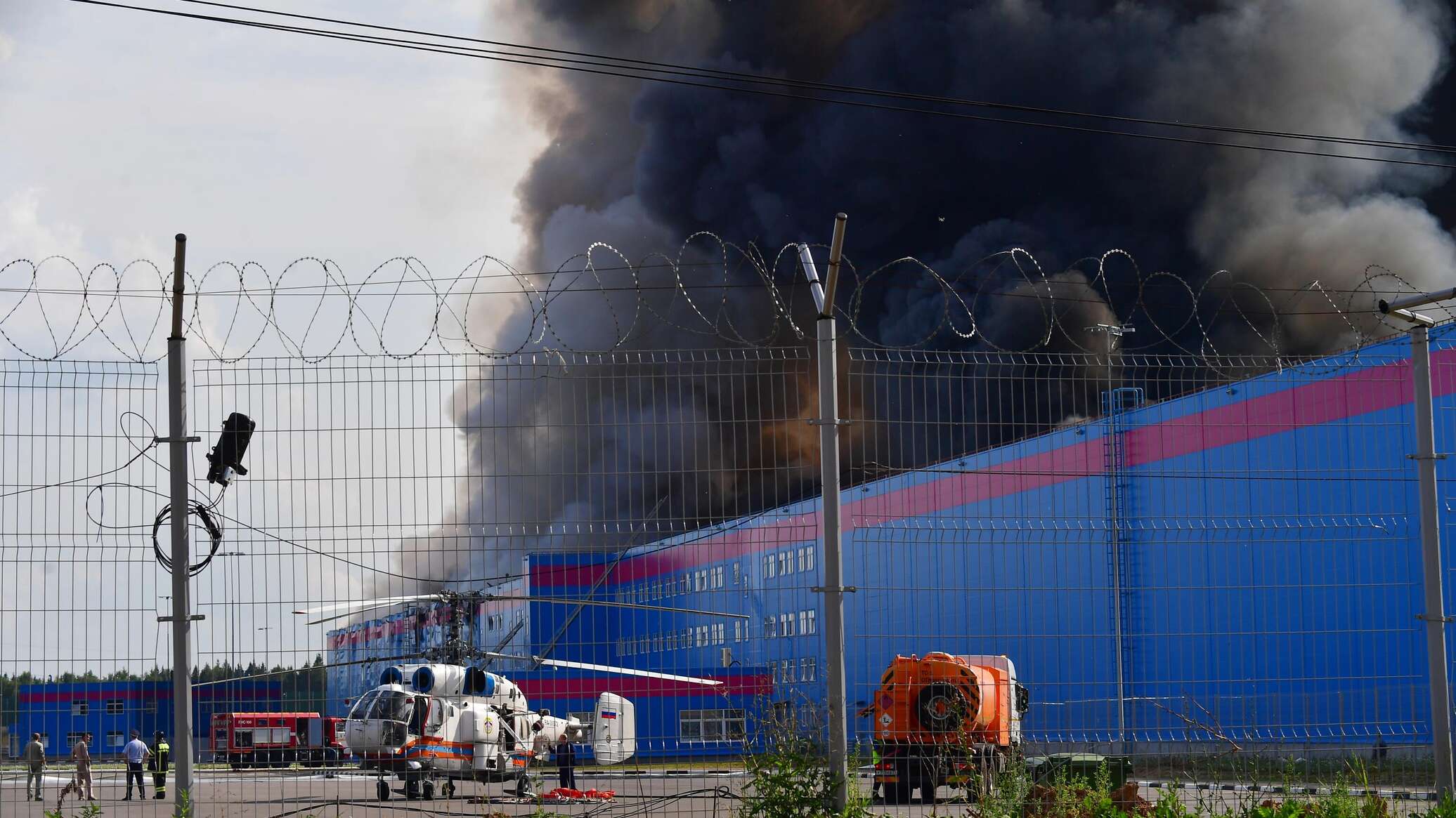Пожар в московской области крокус. Крупный пожар. Пожар в Москве. Пожар в Истре. Пожар на складе Озон.