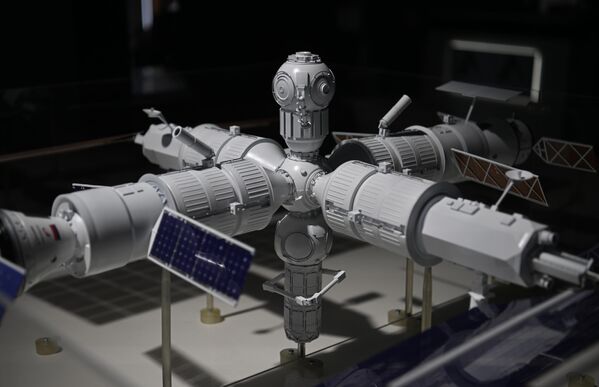 Макет новой российской орбитальной станции на стенде госкорпорации Роскосмос  - Sputnik Беларусь