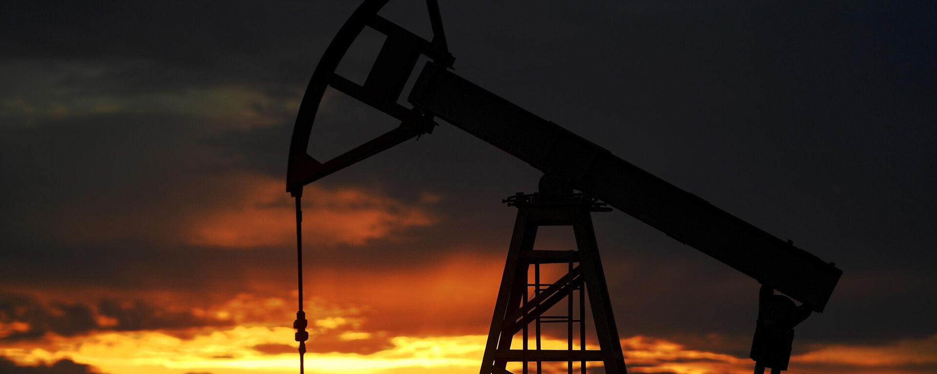 Работа нефтяных станков - качалок