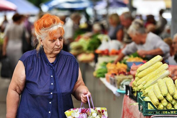Грибы и ягоды на рынке в Гомеле - Sputnik Беларусь