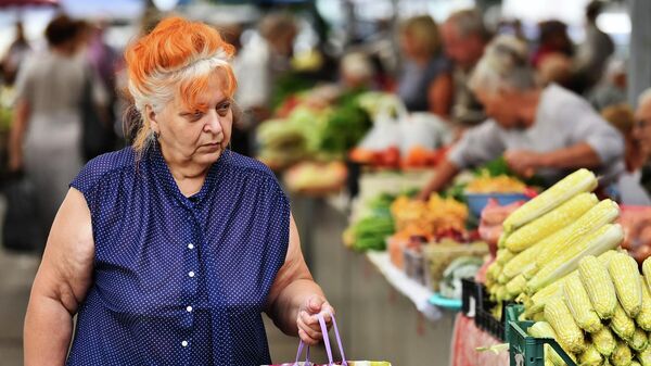 Грибы и ягоды на рынке в Гомеле - Sputnik Беларусь