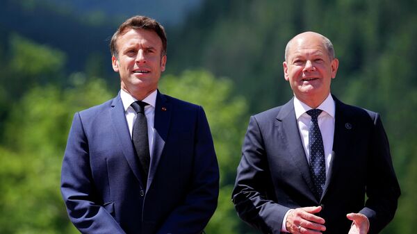 Президент Франции Эммануэль Макрон и канцлер ФРГ Олаф Шольц - Sputnik Беларусь