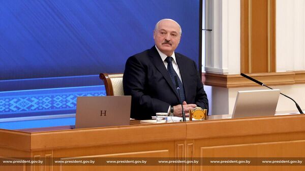 Президент показал ноутбук белорусского производства - Sputnik Беларусь