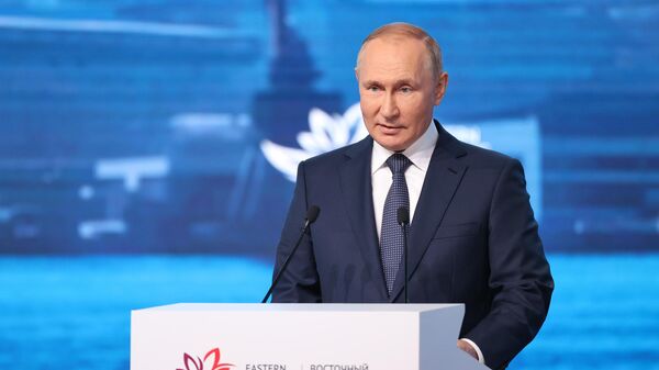 Президент РФ Владимир Путин выступает на пленарном заседании VII Восточного экономического форума во Владивостоке - Sputnik Беларусь