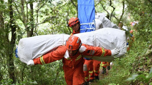 Поисково-спасательные работы в Китае, где произошло сильное землетрясение - Sputnik Беларусь