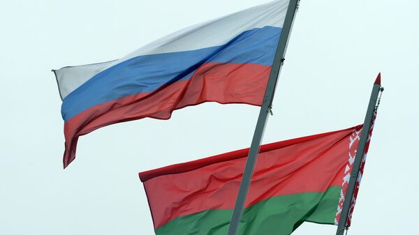 Флаги Беларуси и России - Sputnik Беларусь