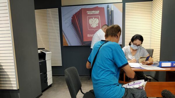 Выдача российских паспортов в г. Бердянск - Sputnik Беларусь