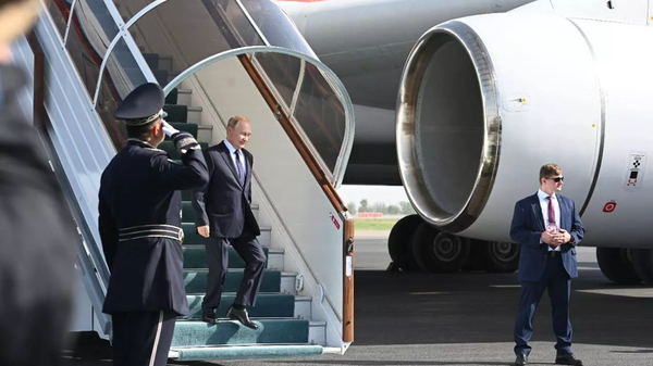 Путин прилетел на саммит ШОС в Самарканд – видео - Sputnik Беларусь