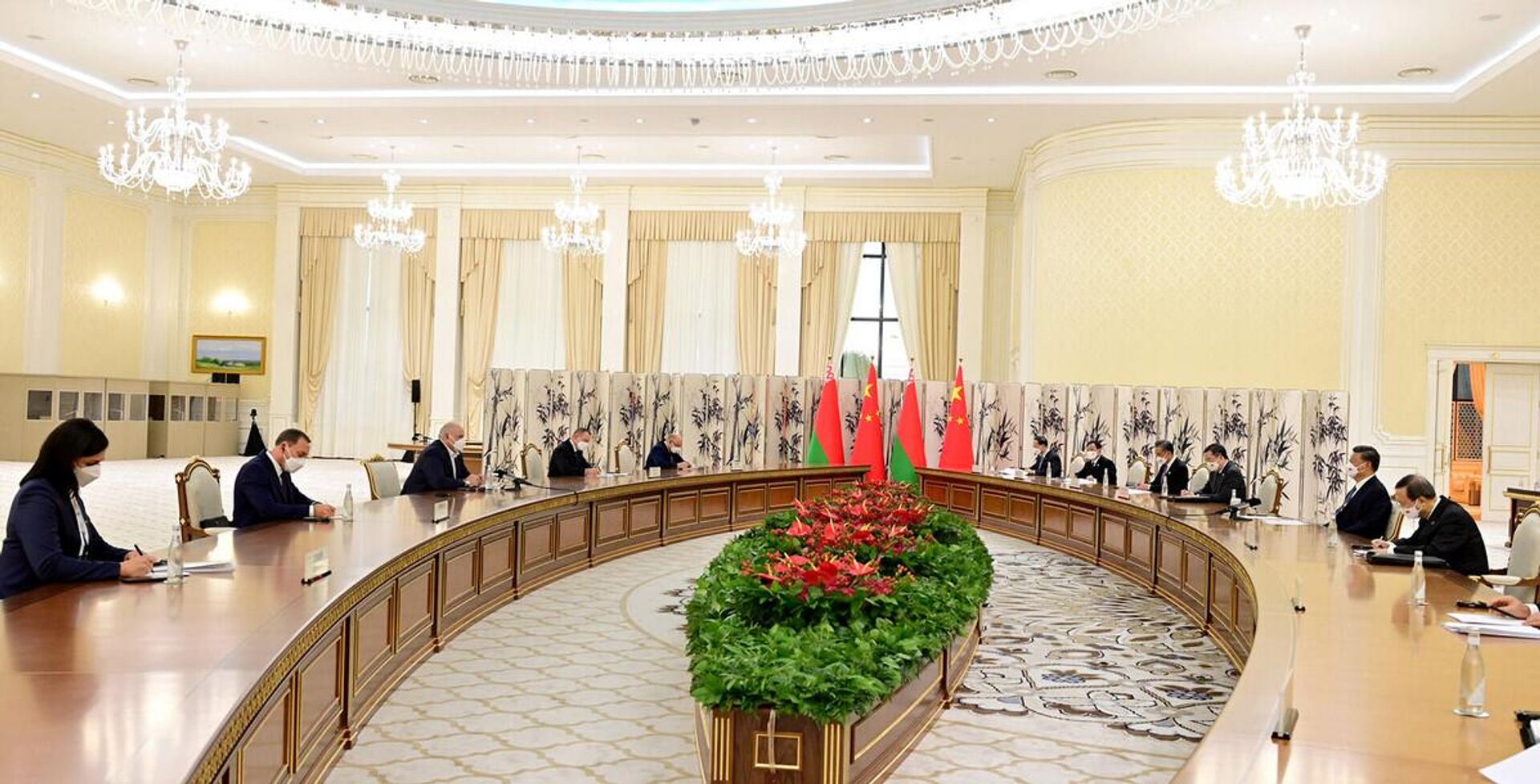 Встреча Александра Лукашенко и Си Цзиньпина на саммите ШОС в Самарканде  - Sputnik Беларусь, 1920, 15.09.2022