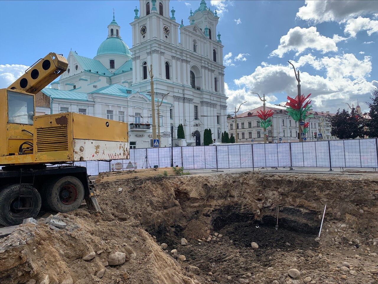 На стройке в центре Гродно нашли вещи XV века – будут проводить раскопки -  16.09.2022, Sputnik Беларусь