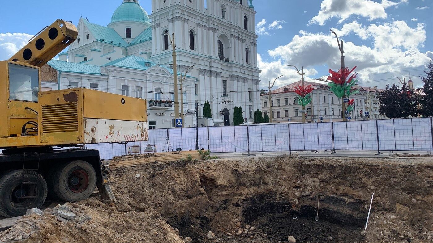 На стройке в центре Гродно нашли вещи XV века – будут проводить раскопки -  16.09.2022, Sputnik Беларусь