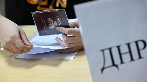 Голосование на референдумах о присоединении к РФ в Москве - Sputnik Беларусь
