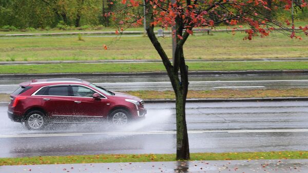 Автомобиль во время дождя - Sputnik Беларусь
