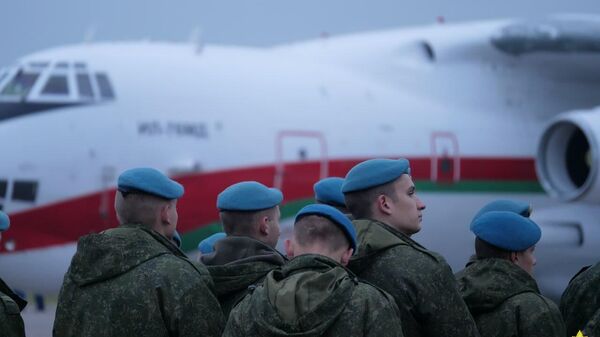 Белорусские военные отправились в Казахстан на учения ОДКБ - видео - Sputnik Беларусь