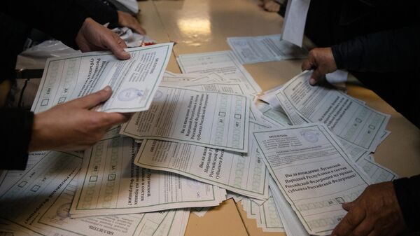 Подсчет голосов на референдумах в ЛНР, ДНР, Херсонской и Запорожской областях - Sputnik Беларусь