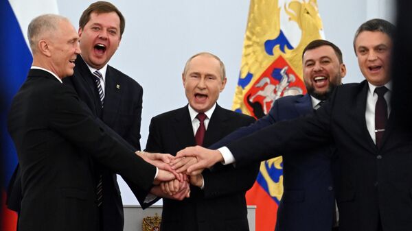 Церемония подписания договоров о вхождении в РФ ДНР, ЛНР, Запорожской и Херсонской областей состоялась в Кремле - Sputnik Беларусь