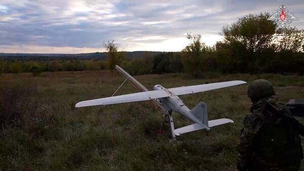 Крылатые разведчики: смотрите на видео, что умеют беспилотники Орлан-10  - Sputnik Беларусь