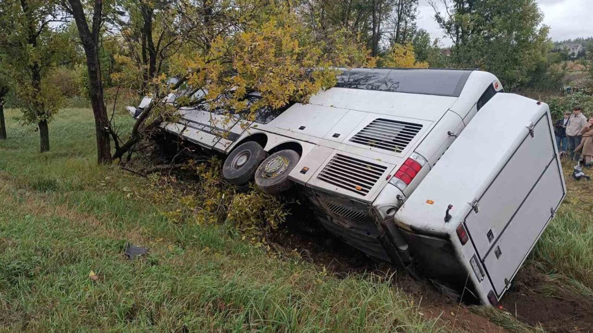 ДТП около Черкасс, в аварии пострадали водители легкового автомобиля и автобуса - Sputnik Беларусь, 1920, 17.04.2023