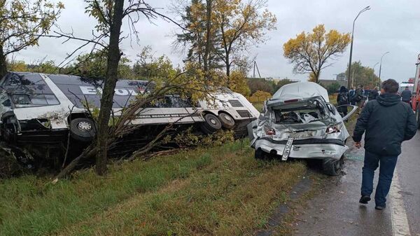 ДТП около Черкасс, в аварии пострадали водители легкового автомобиля и автобуса - Sputnik Беларусь
