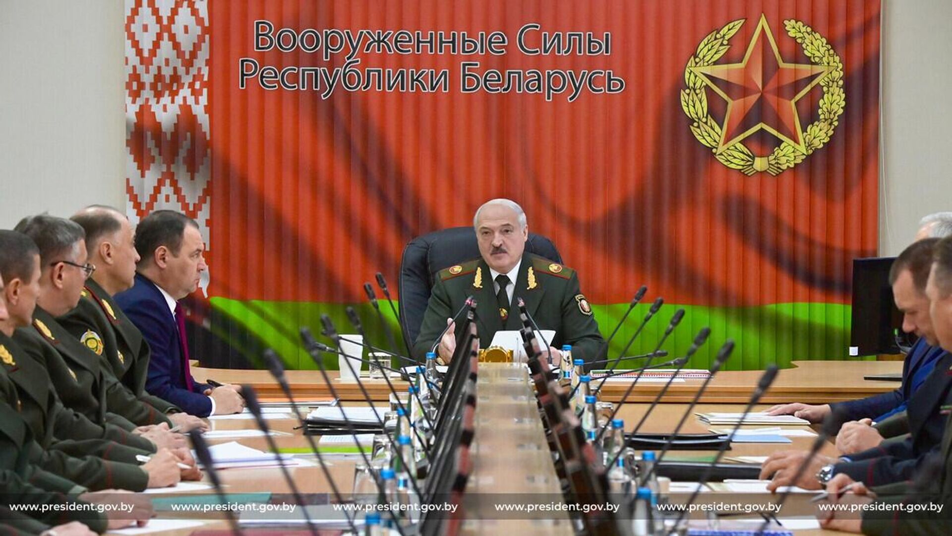 Александр Лукашенко 4 октября на совещании по вопросам военной безопасности - Sputnik Беларусь, 1920, 04.10.2022