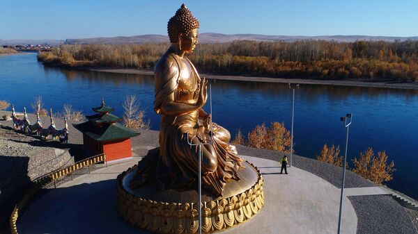 Самая высокая в России статуя Будды Шакьямуни у подножия горы Хавырга в России - Sputnik Беларусь