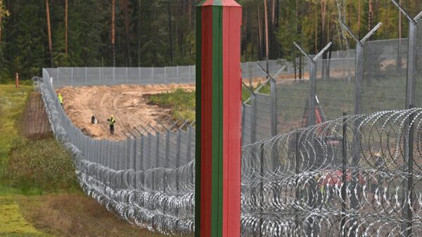 Строительство заграждения на границе Беларуси и Латвии - Sputnik Беларусь