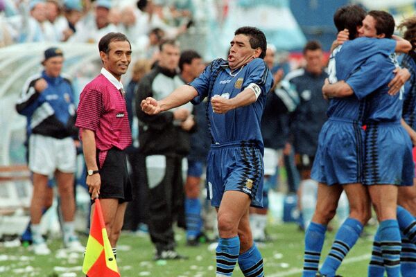 Капитан сборной Аргентины по футболу Диего Марадона после победы своей команды в матче против Греции со счетом 4:0 на чемпионате мира по футболу в 1994 году. - Sputnik Беларусь