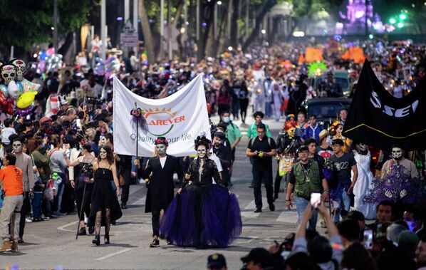 23 октября в мексиканской столице прошел Парад Катрин в честь предстоящего Дня Мертвых. - Sputnik Беларусь
