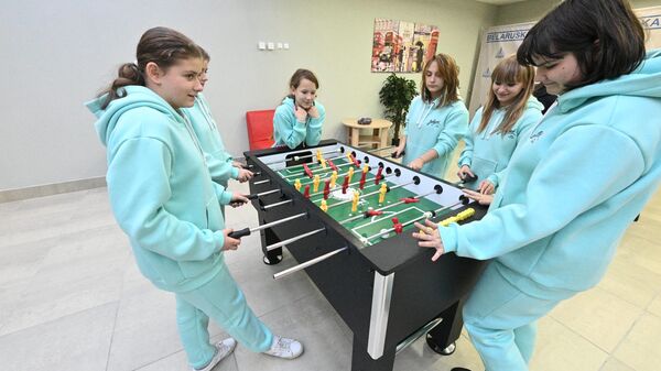 Дети из разных городов Донбасса на пару недель приехали в Беларусь - Sputnik Беларусь