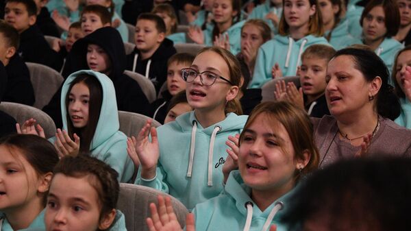 Дети из разных городов Донбасса на пару недель приехали в Беларусь - Sputnik Беларусь