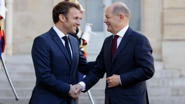 Президент Франции Эммануэль Макрон и канцлер Германии Олаф Шольц - Sputnik Беларусь