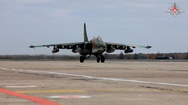 Штурмовики Су-25 уничтожили замаскированные позиции ВСУ
 - Sputnik Беларусь