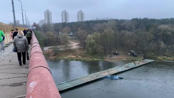 Понтонную переправу начали строить военные в Гродно ― видео - Sputnik Беларусь