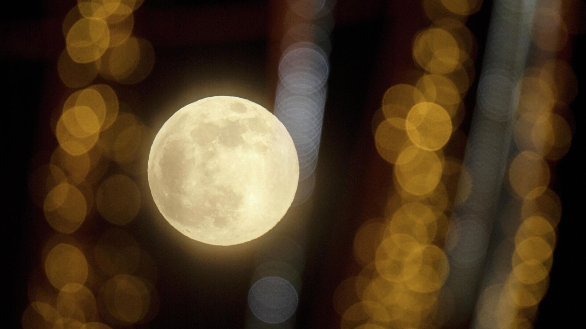 Луна является источником света. Полная Луна в ноябре 2022. Полнолуние в ноябре 2022. Полнолуние в ноябре 2022 года. Полнолуние в ноябре 2022 фото свежее.