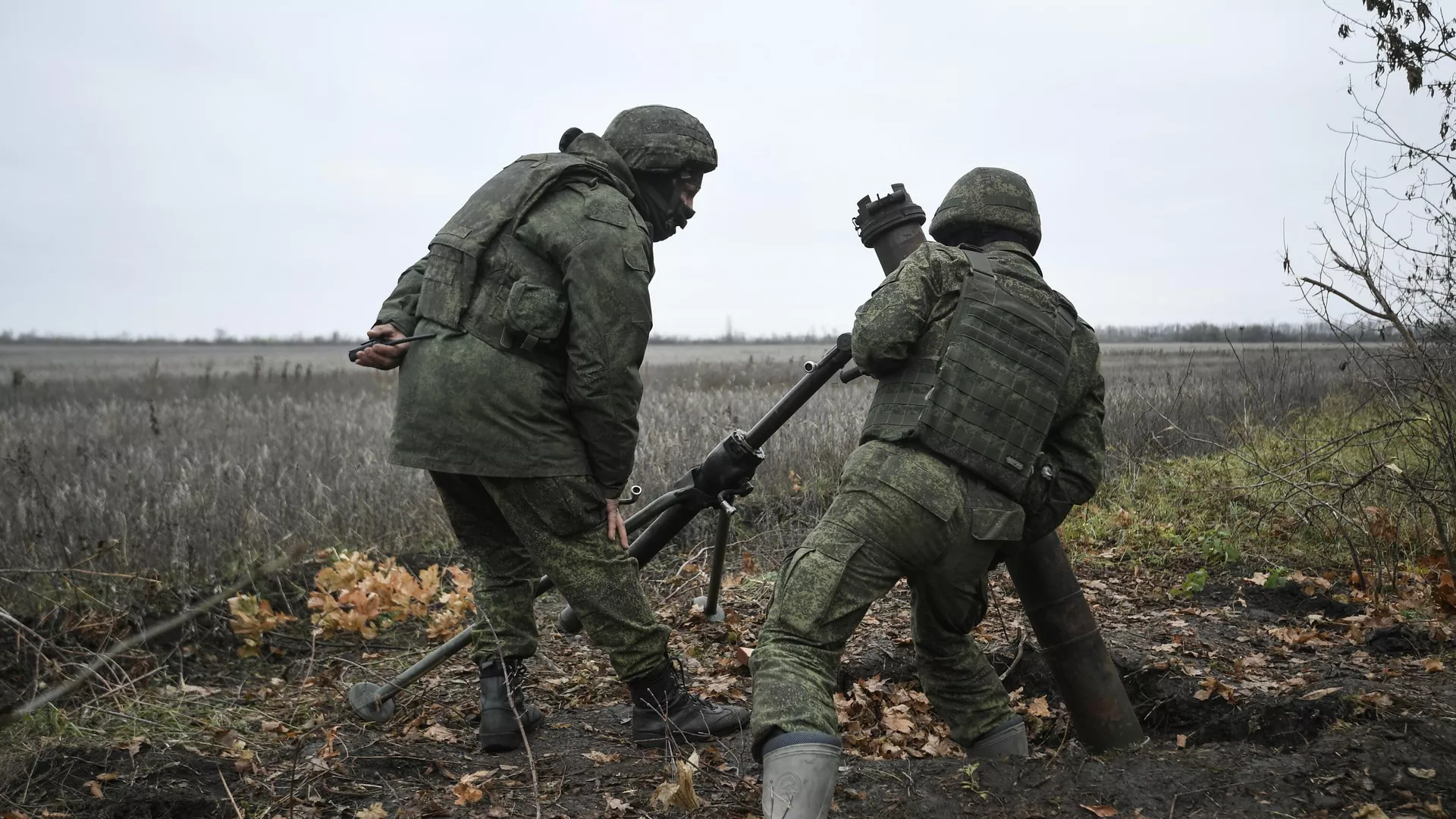 Военнослужащие минометного расчета Вооруженных сил РФ  - Sputnik Беларусь, 1920, 12.11.2022