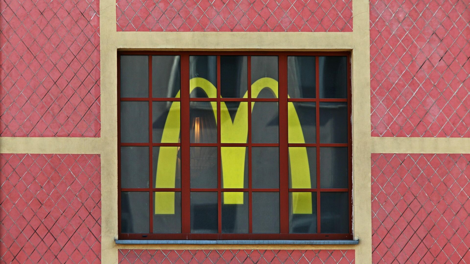 Логотип ресторана быстрого питания сети McDonald's - Sputnik Беларусь, 1920, 05.01.2023