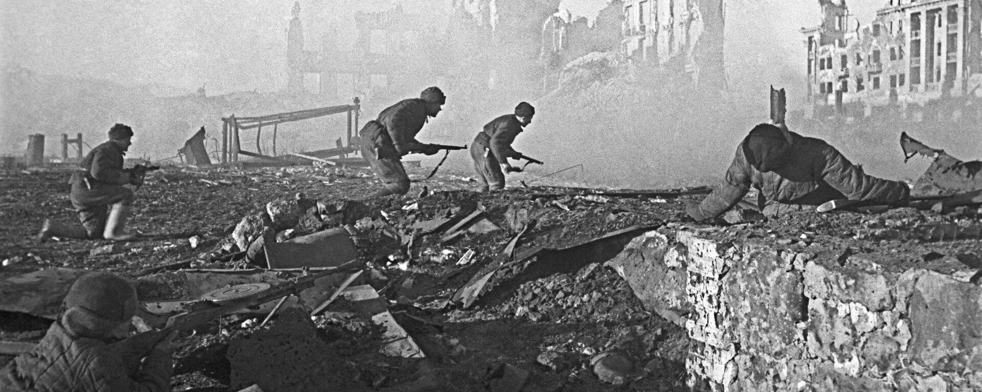 Сталінградская бітва – рэдкія кадры з архіваў, знятыя на полі бою (відэа) - Sputnik Беларусь, 1920, 17.07.2025
