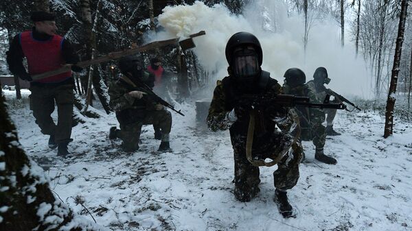 Черное на белом: бойцы ОМОН прошли квалификационное испытание – фото - Sputnik Беларусь