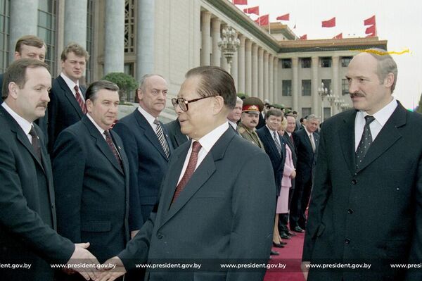 Государственный визит Александра Лукашенко в Китайскую Народную Республику 22-24 апреля 2001 года  - Sputnik Беларусь
