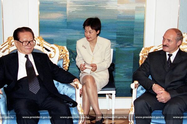 Государственный визит Председателя КНР Цзян Цзэминя в Беларусь 18-19 июля 2001 года - Sputnik Беларусь