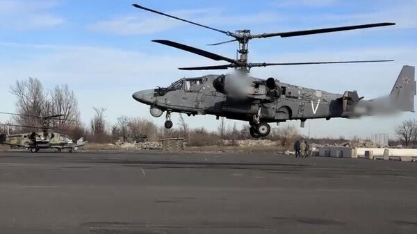 Синхронное пилотирование: высший пилотаж на Ка-52 и Ми-24 ― видео - Sputnik Беларусь