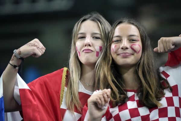 Девушки из Хорватии на матче между сборными Японии и Хорватии - Sputnik Беларусь