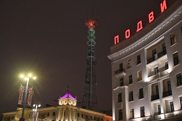 Новогодняя иллюминация в Минске 15 декабря 2022 года - Sputnik Беларусь