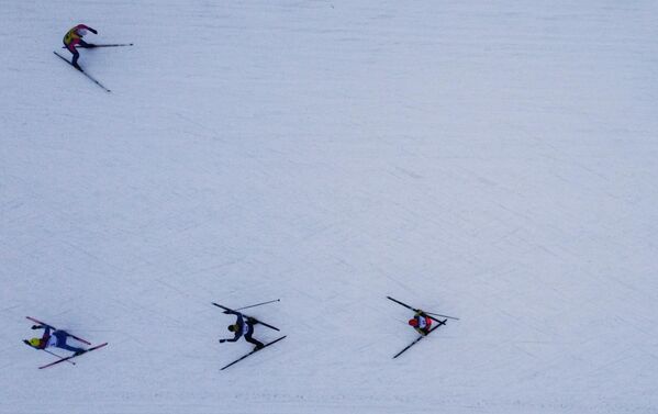 Отдыхающие на одной из трасс лыжного комплекса &quot;Тирвас&quot; (беговые лыжи) в Кировске - Sputnik Беларусь