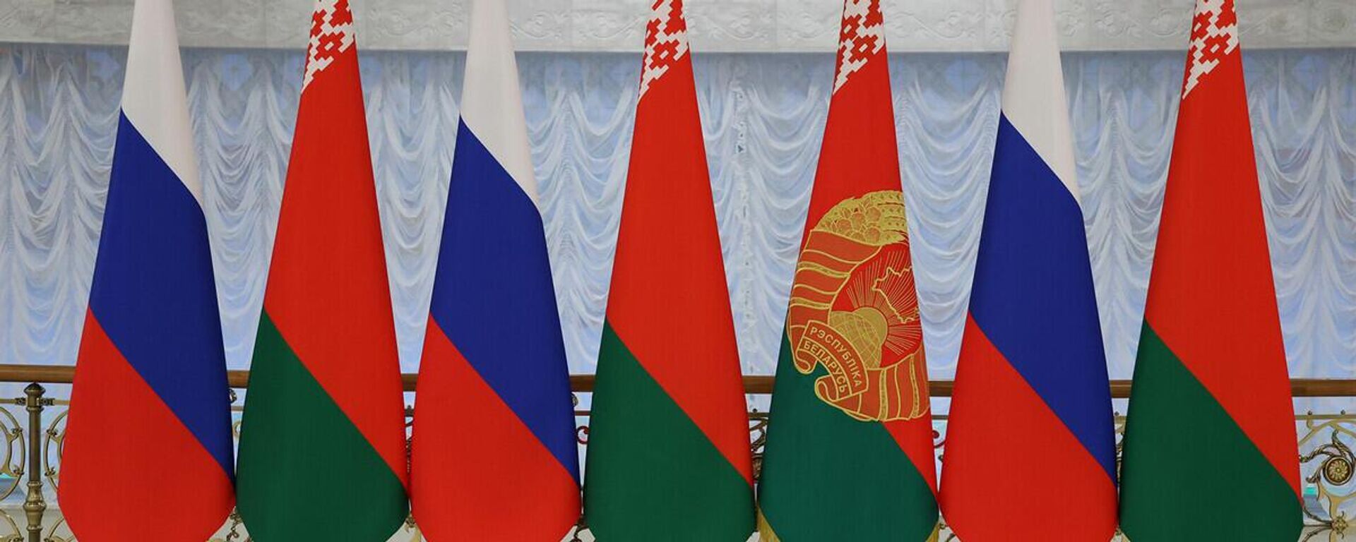 Флагі Беларусі і Расіі - Sputnik Беларусь, 1920, 25.02.2026