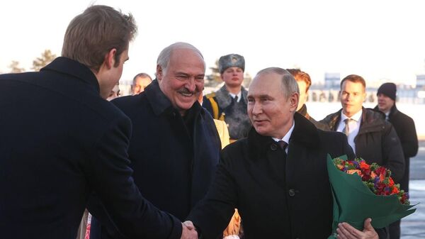 Владимир Путин прибыл в Минск – Лукашенко лично его встретил - Sputnik Беларусь