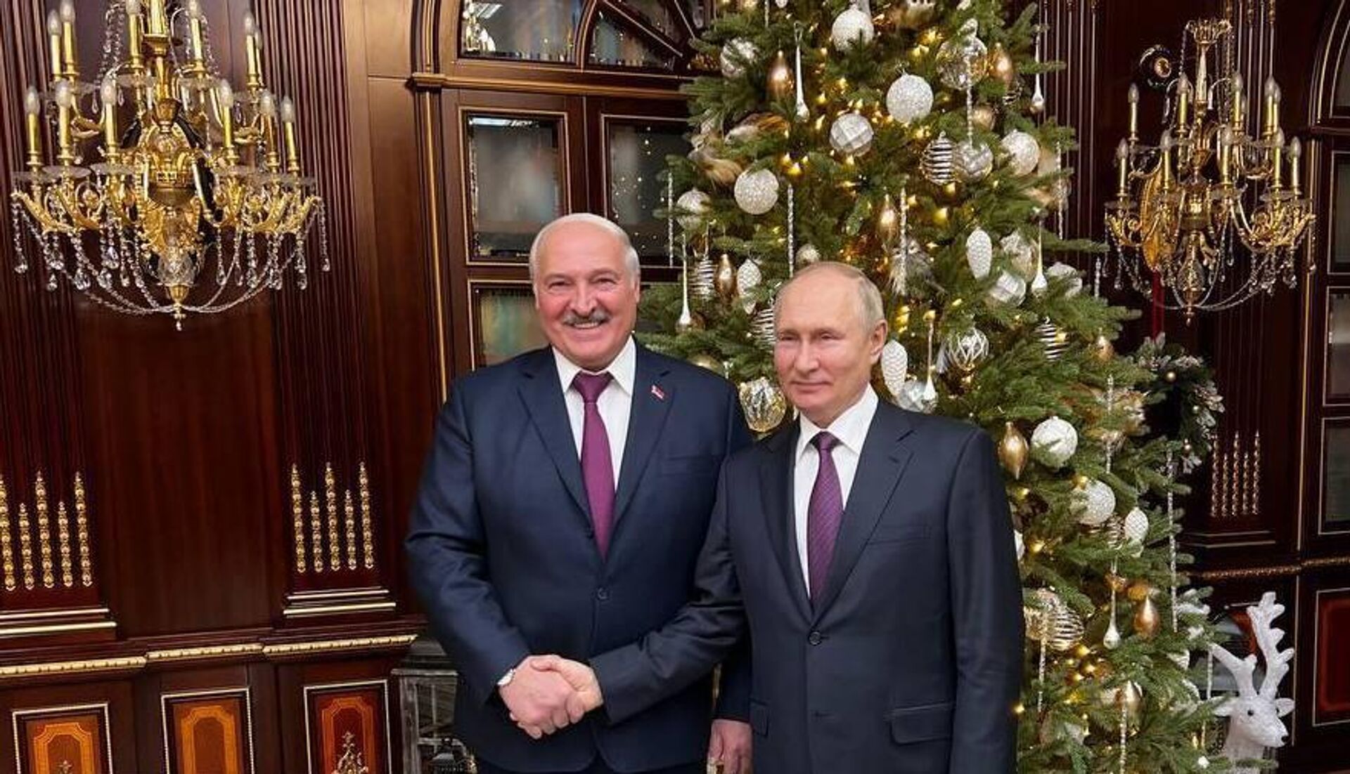 Президенты Беларуси и России Александр Лукашенко и Владимир Путин - Sputnik Беларусь, 1920, 20.12.2022