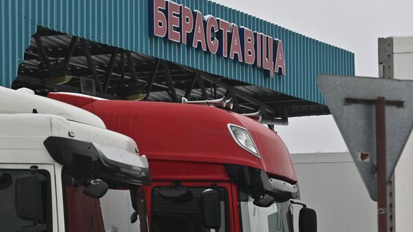 Очереди большегрузов в пункте пропуска Берестовица - Sputnik Беларусь