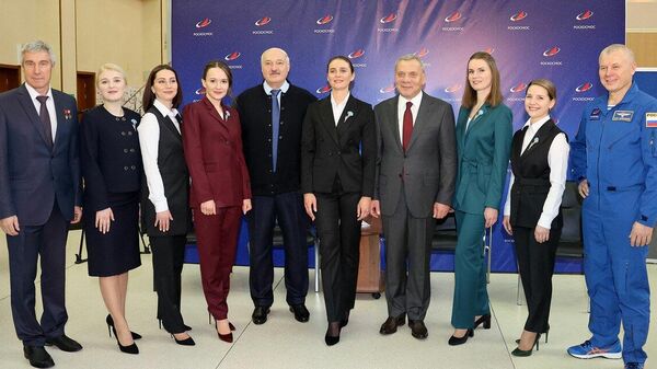 Претендентки на полет в космос с президентом Александром Лукашенко
 - Sputnik Беларусь